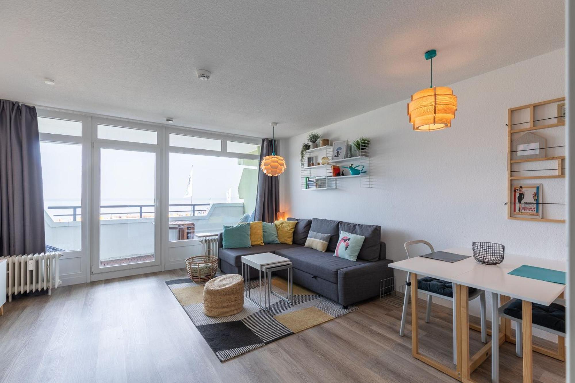 Apartment 17 *